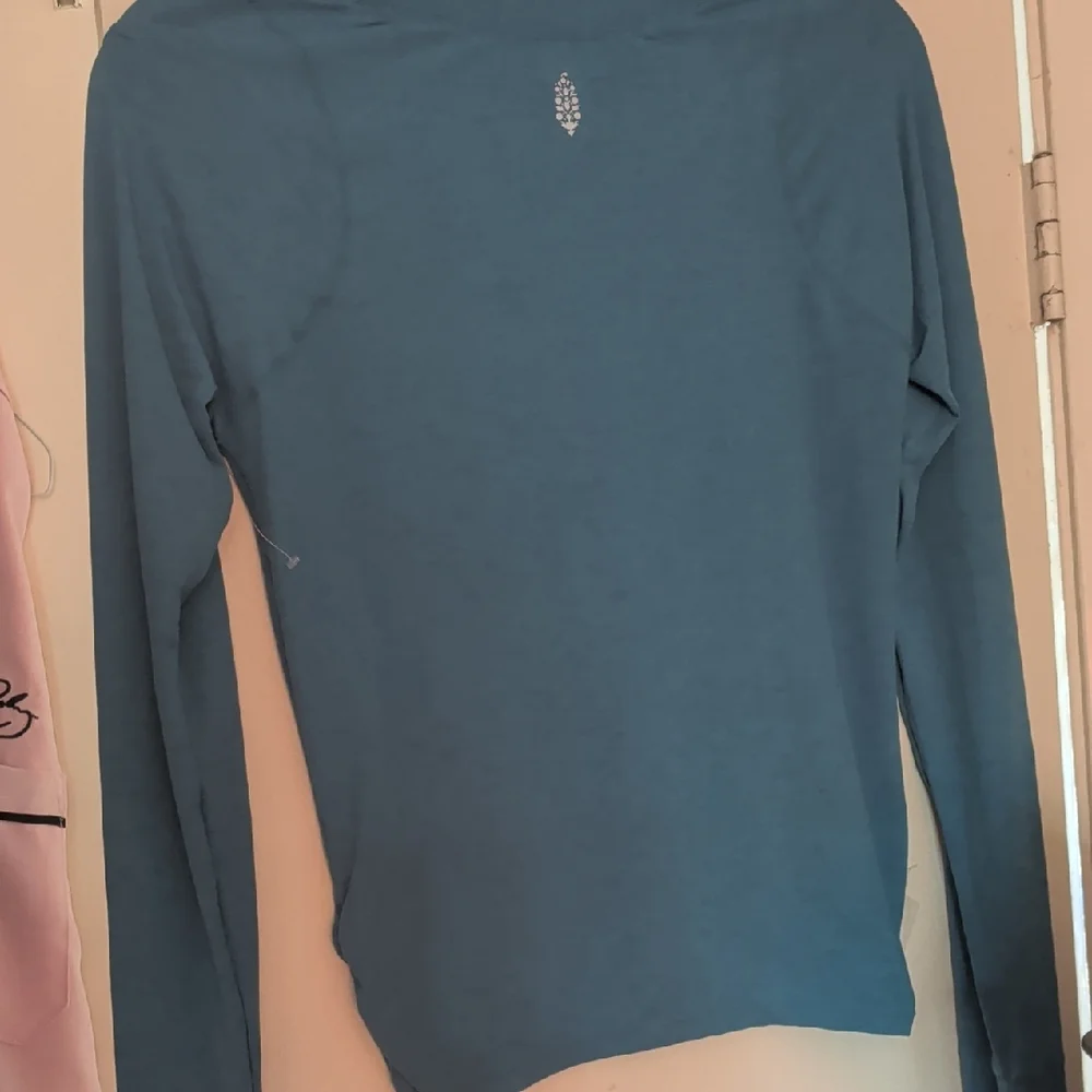 FP Movement by Free People Long-Sleeve Ruched Back Top - Teal Blue - Picture 4 of 5
